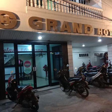 Grand Hotel Pemangkat Exterior foto