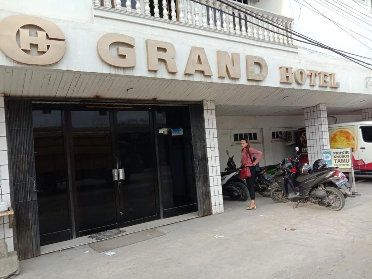 Grand Hotel Pemangkat Exterior foto